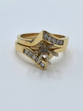 Load image into Gallery viewer, 14K Yellow Gold Round Diamond Semi-Mount Wedding Set
