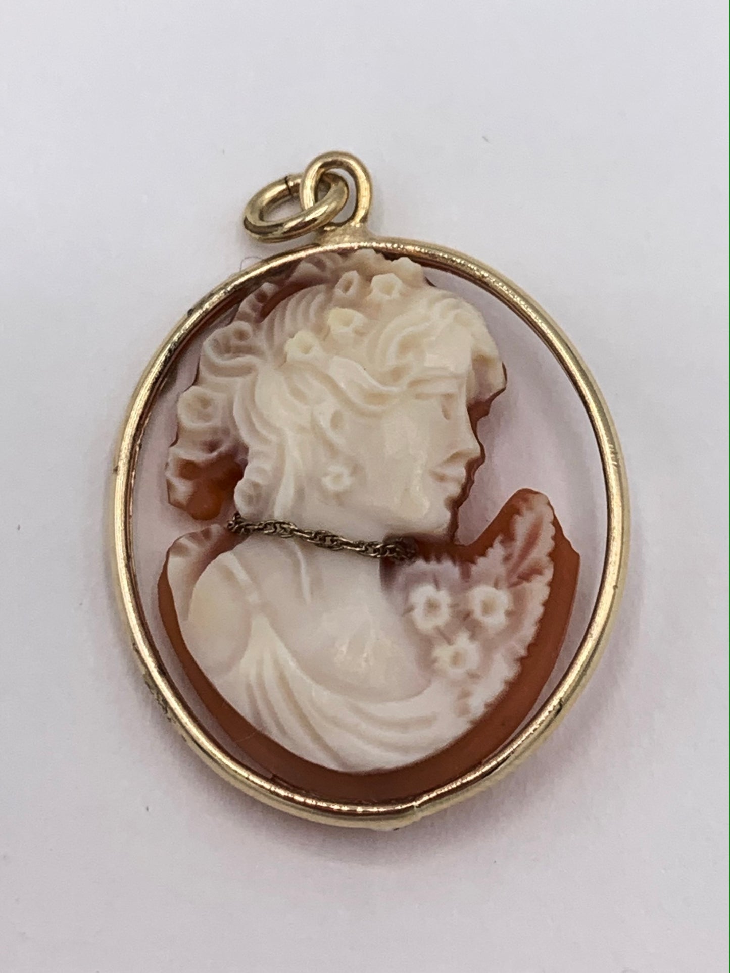 Estate 14K Yellow Gold Sea Shell Cameo Bezel Pendant