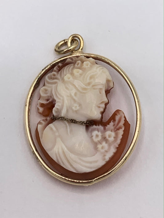 Estate 14K Yellow Gold Sea Shell Cameo Bezel Pendant