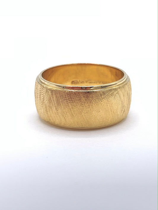 14K Yellow Gold 8.5 mm Art Carved Florentine Wedding Band with Bright Edges