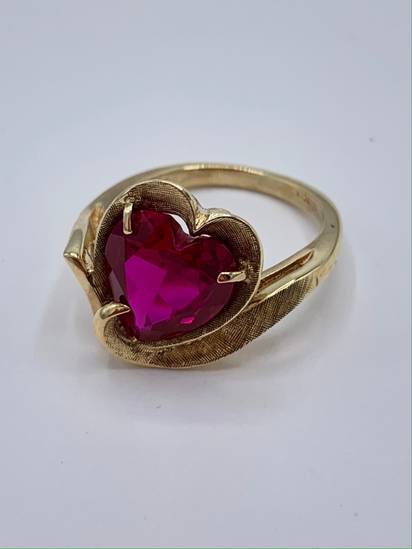 Estate 10K Yellow Gold Synthetic Ruby Heart Ring