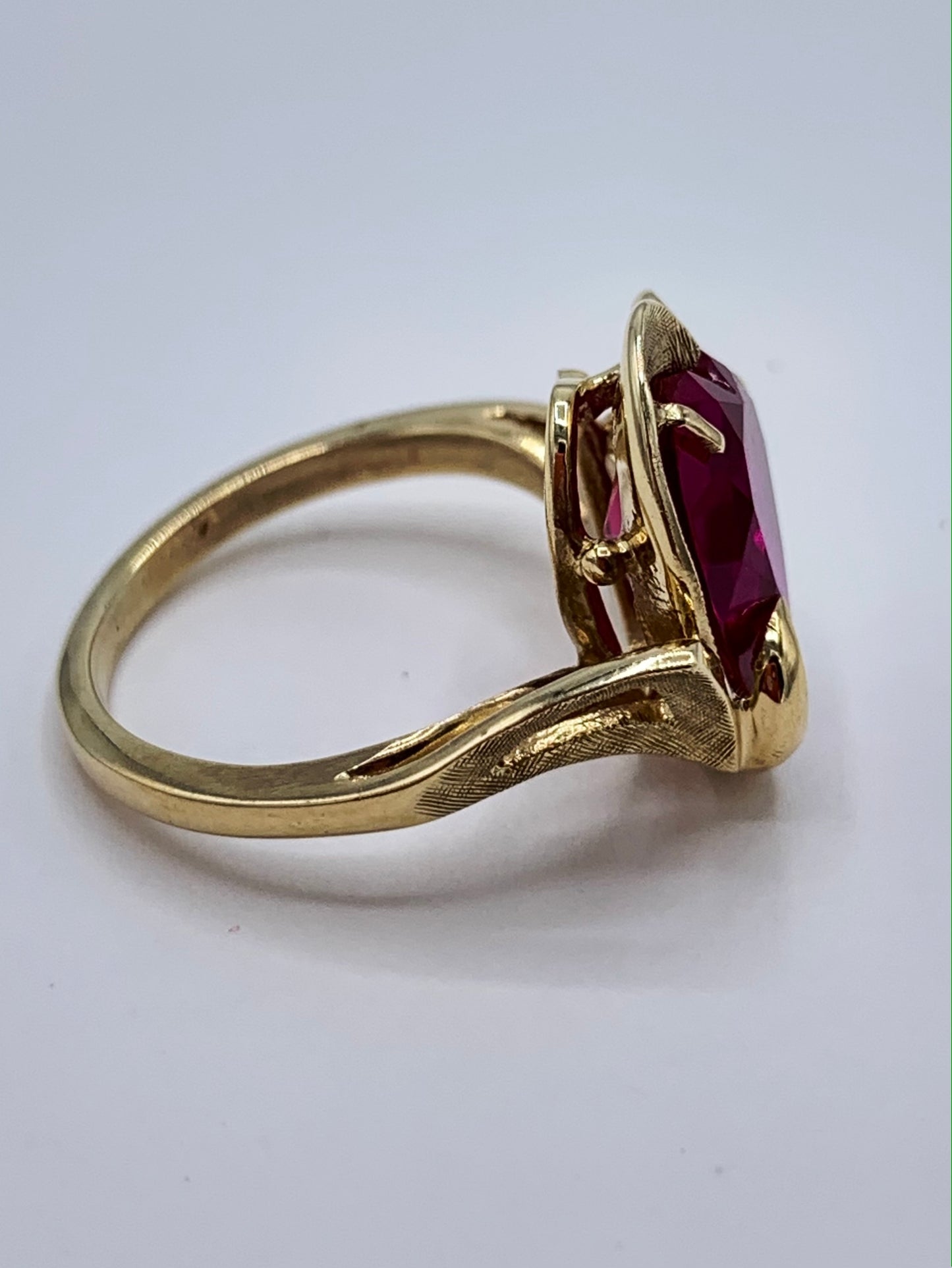 Estate 10K Yellow Gold Synthetic Ruby Heart Ring