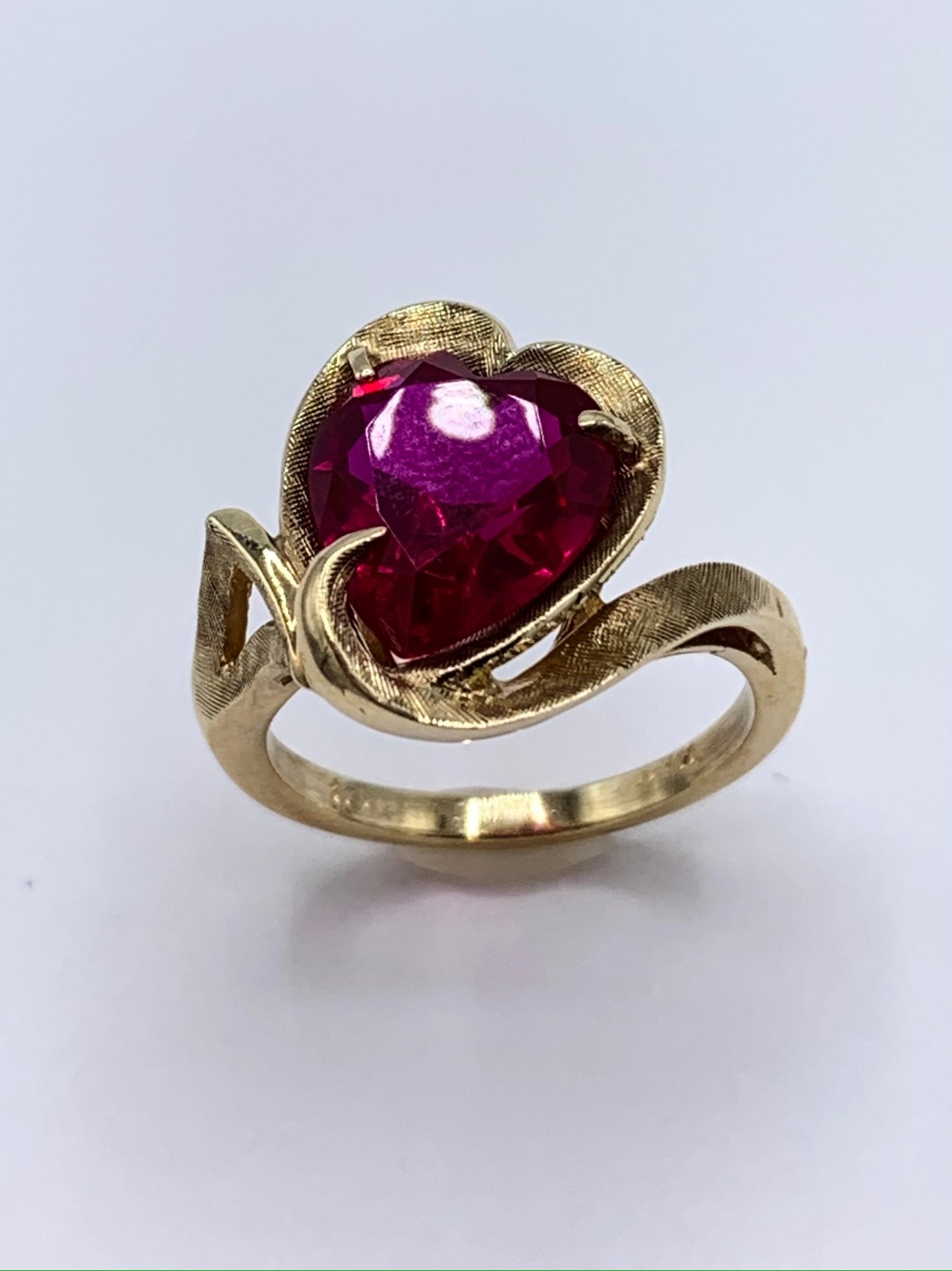 Estate 10K Yellow Gold Synthetic Ruby Heart Ring