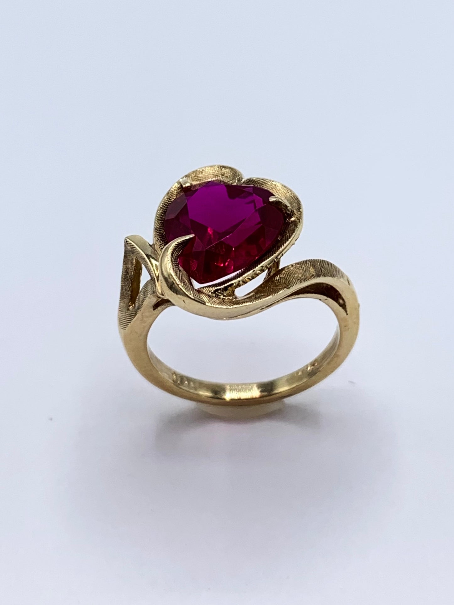 Estate 10K Yellow Gold Synthetic Ruby Heart Ring