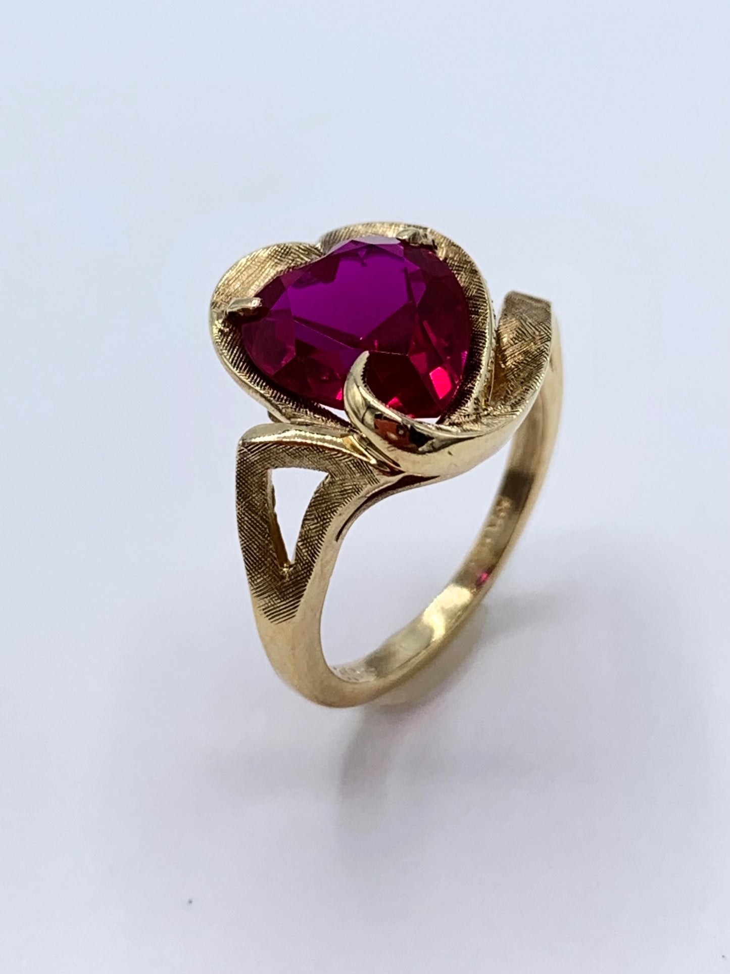 Estate 10K Yellow Gold Synthetic Ruby Heart Ring