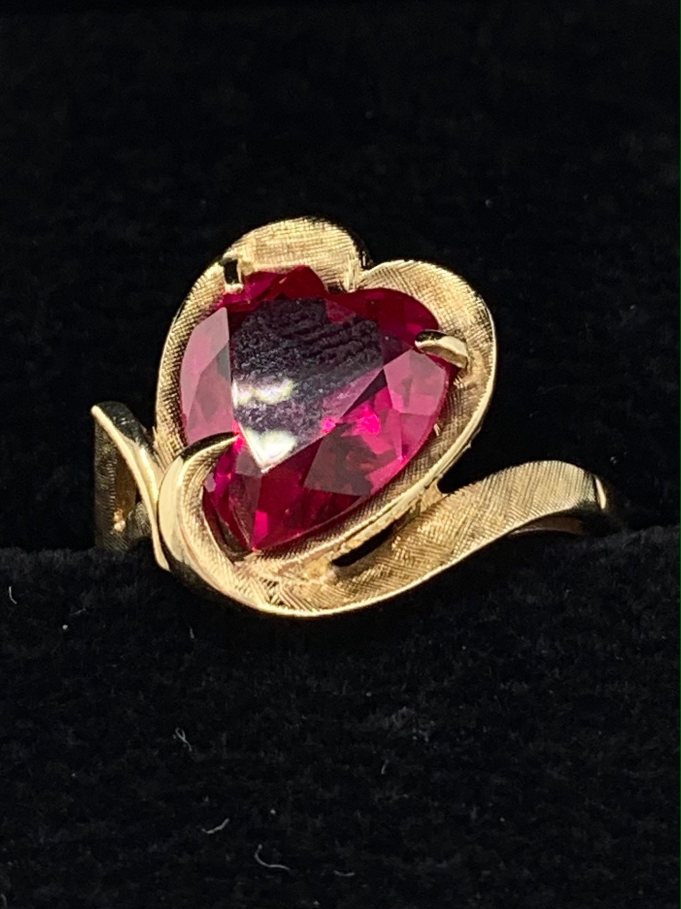 Estate 10K Yellow Gold Synthetic Ruby Heart Ring