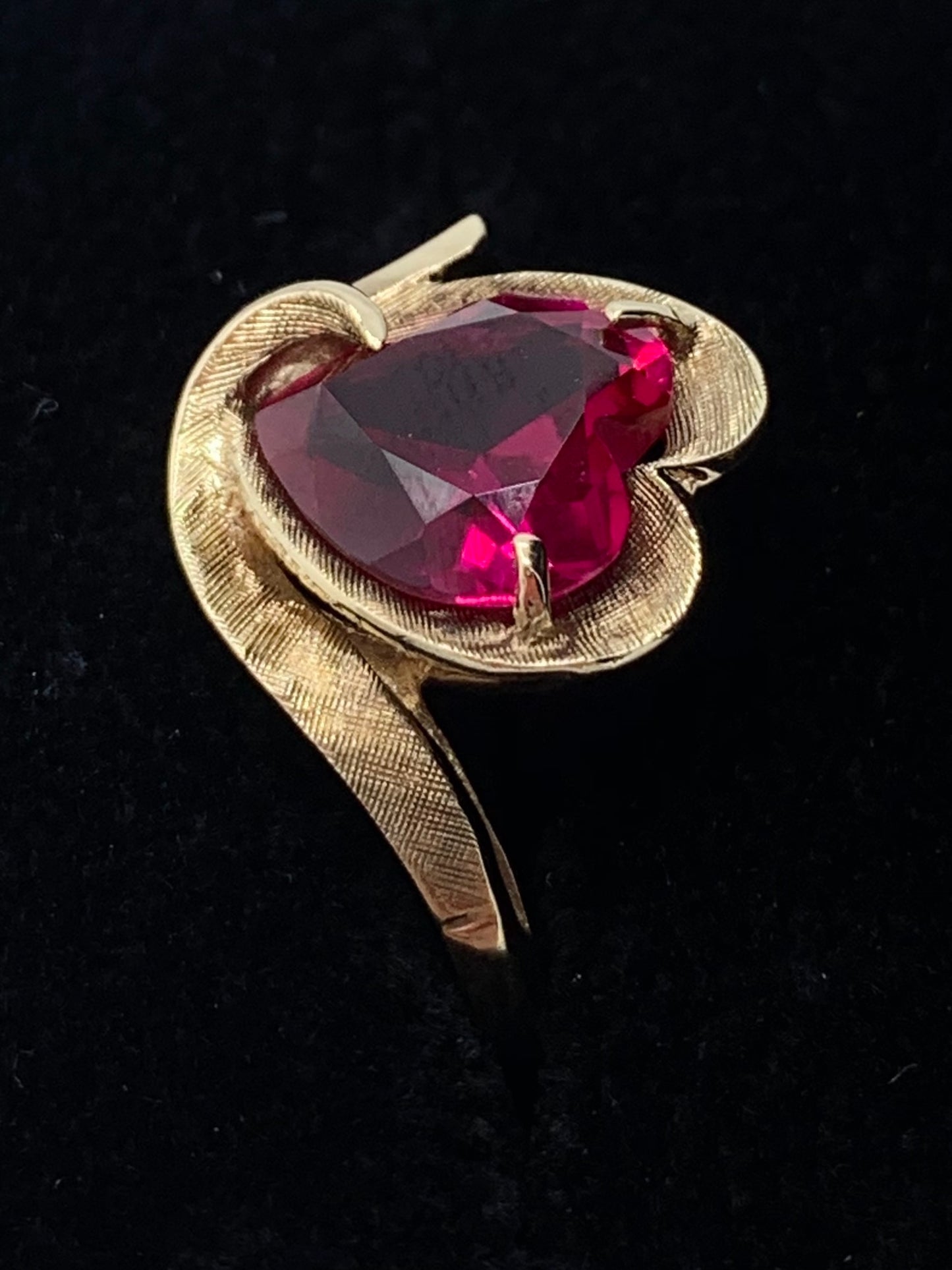 Estate 10K Yellow Gold Synthetic Ruby Heart Ring