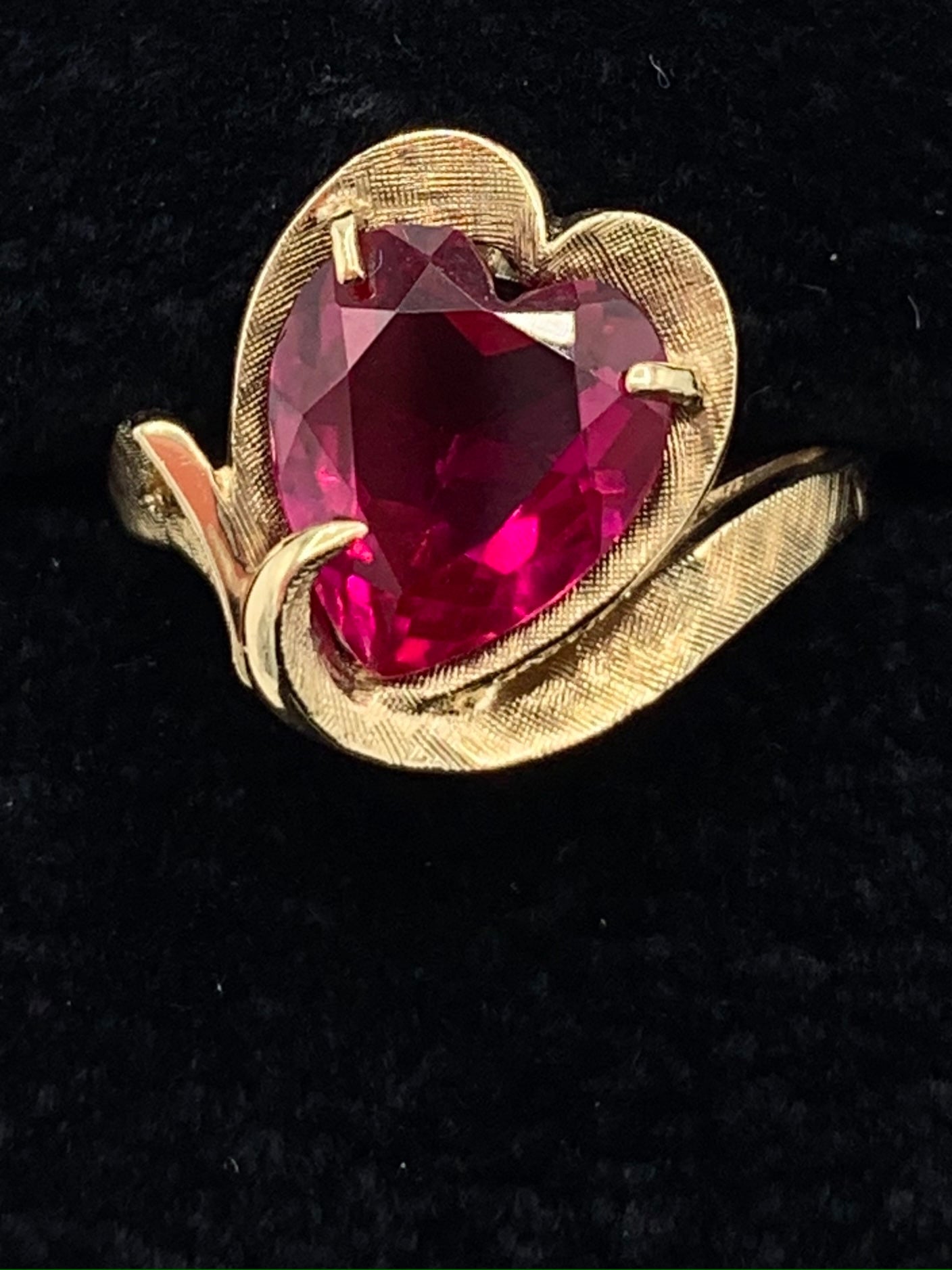 Estate 10K Yellow Gold Synthetic Ruby Heart Ring