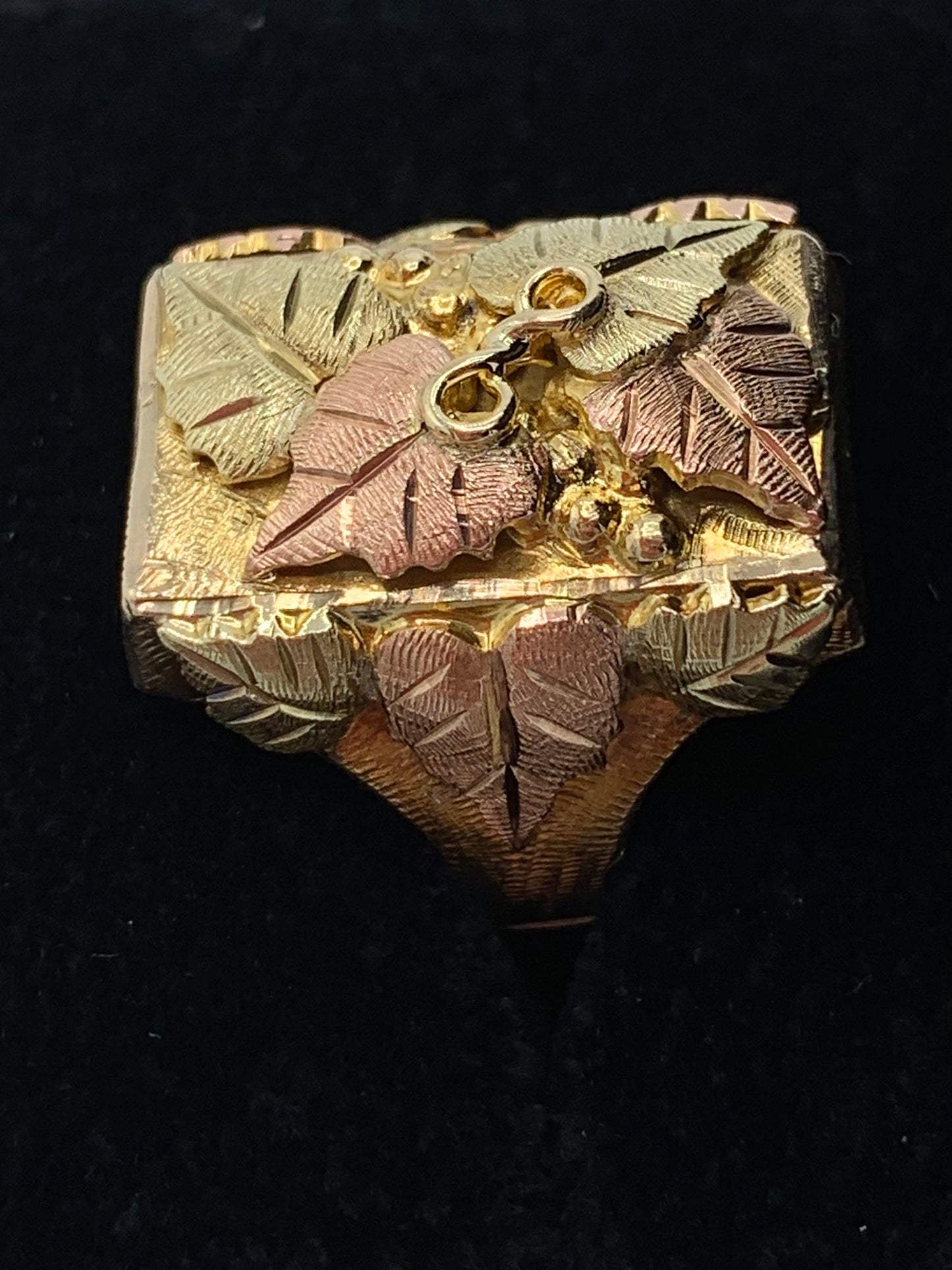 Estate 10K Black Hills Gold Leaf Ring