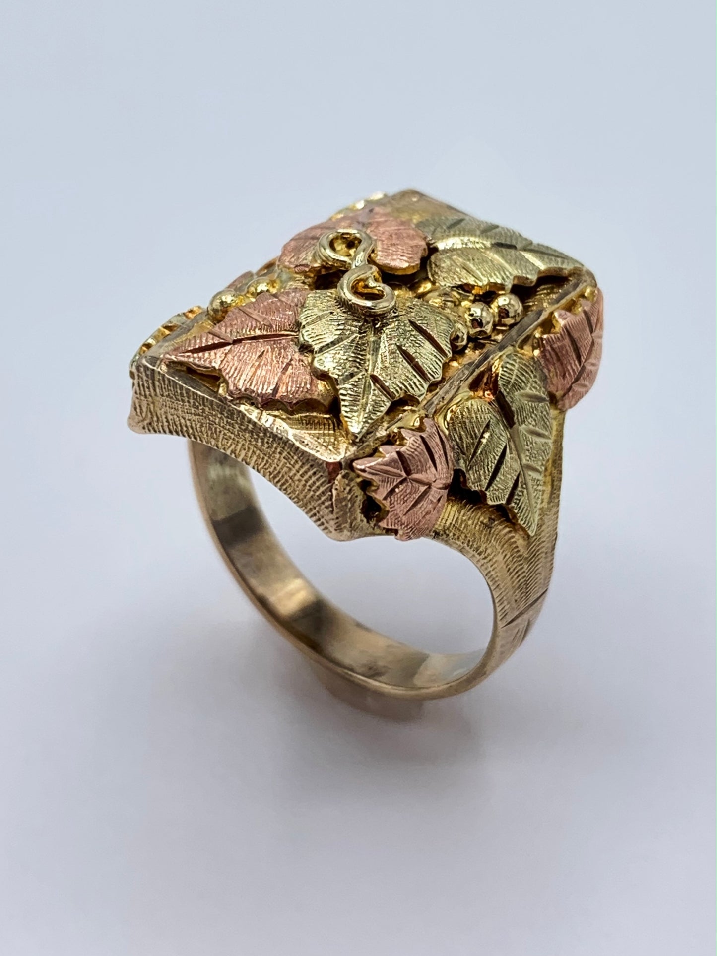 Estate 10K Black Hills Gold Leaf Ring