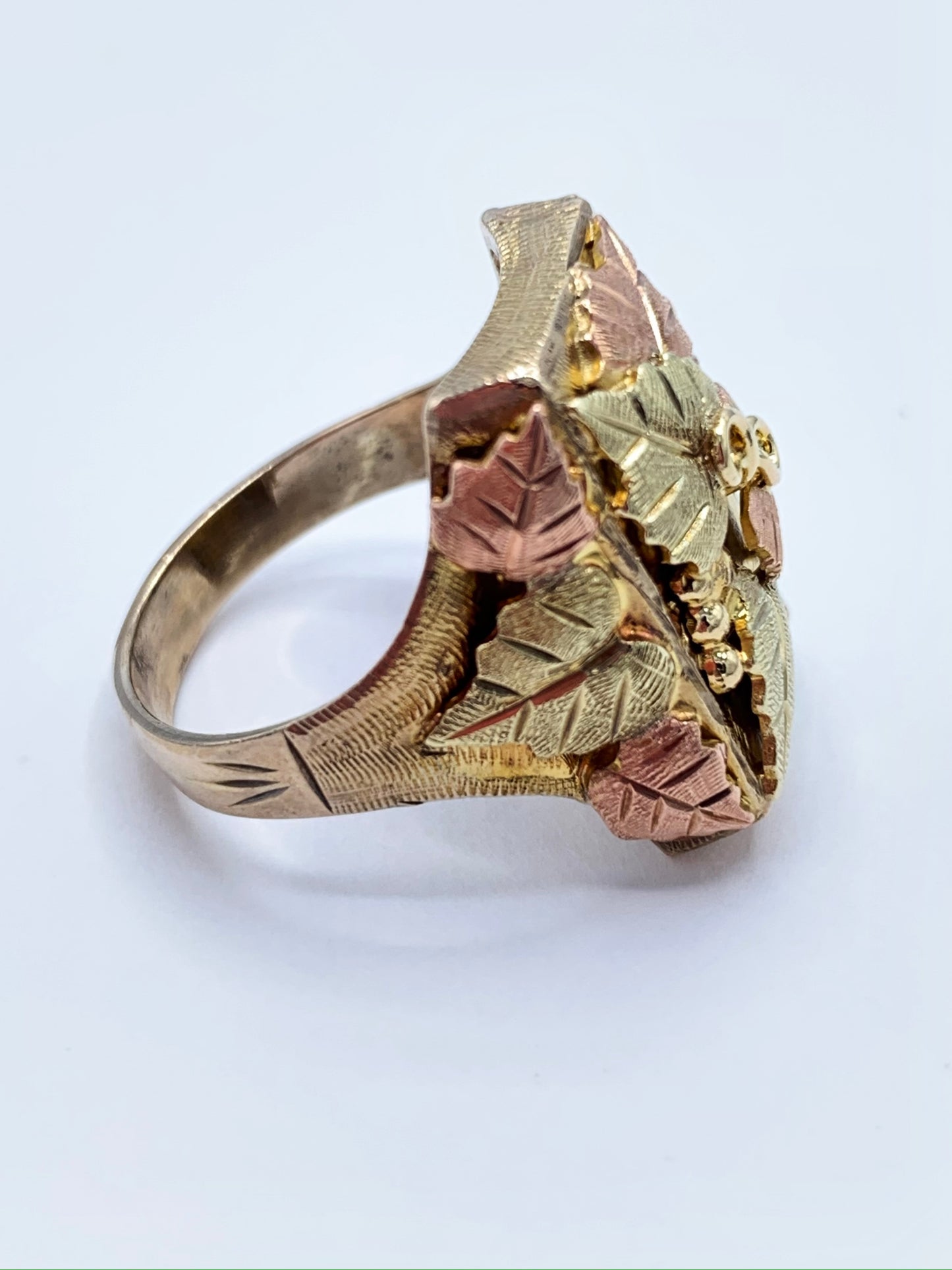 Estate 10K Black Hills Gold Leaf Ring